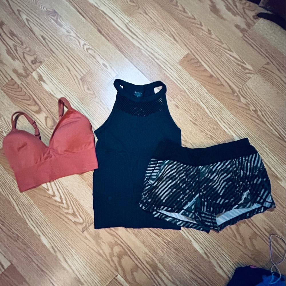 3 Pieces Athleta Pieces SZ Small 1 Sports Bra 1 Black Tank Top & 1 Shorts - Picture 2 of 12